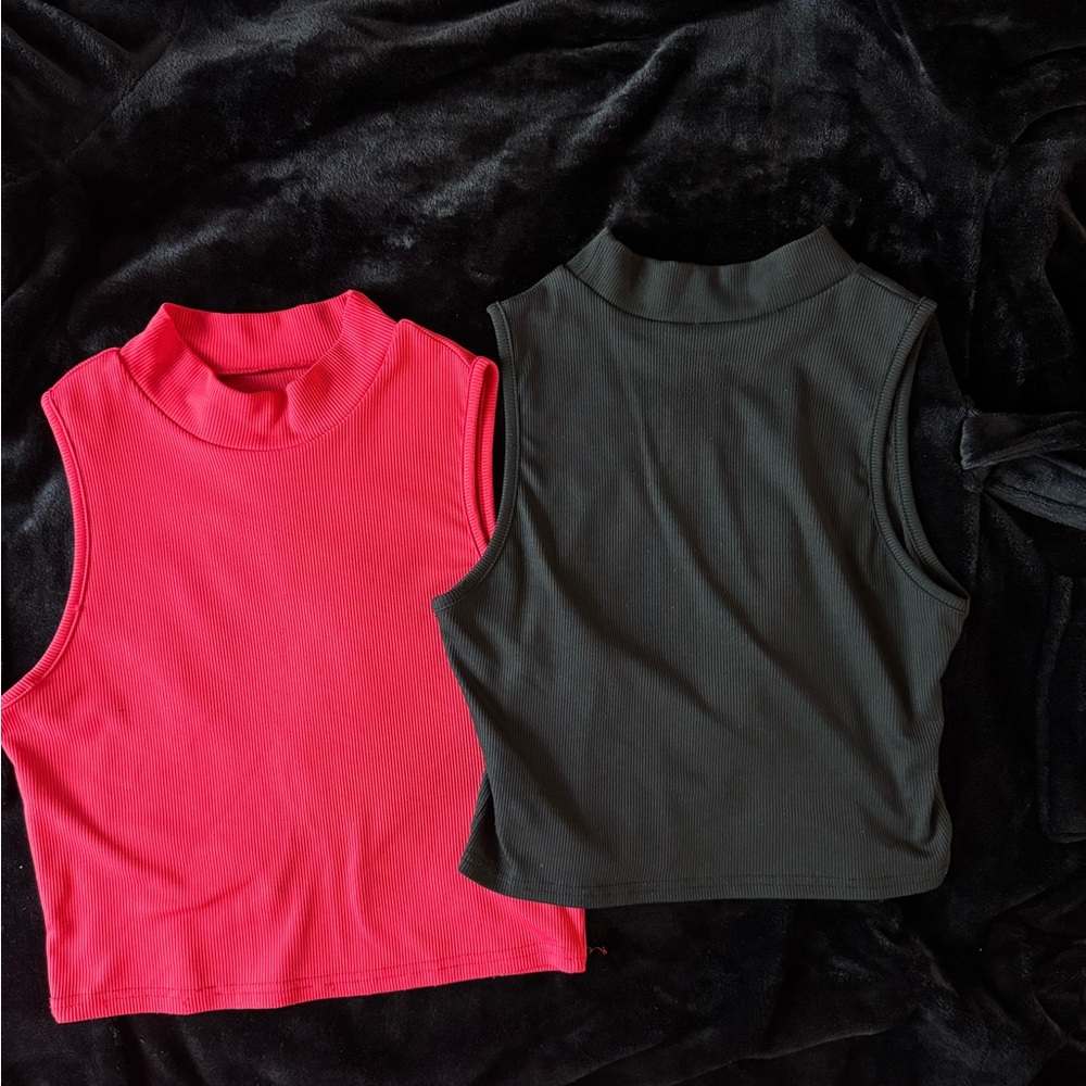 Sleeveless Mock Neck Ribbed Crop Top - Red and Black